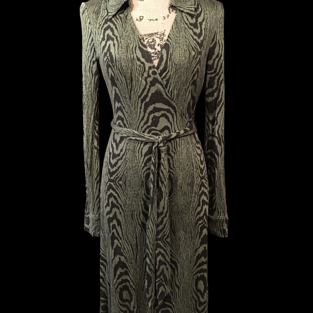 Diane Von Furstenberg “JEANNE” wrap dress, Olive/Black Wood Grain Print, Size12